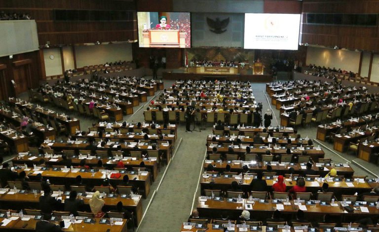 Rapor Merah untuk Kinerja DPR!