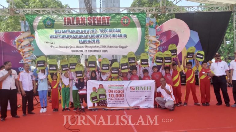 BMH Bagikan Paket Sekolah Dalam Peringatan HUT PGRI dan Hari Guru Nasional