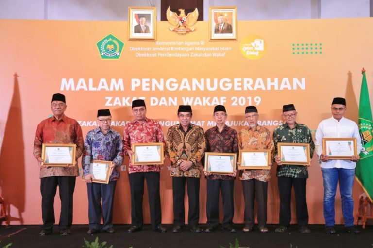 Tujuh Tokoh Raih Penghargaan Tokoh Inspiratif Zakat dan Wakaf