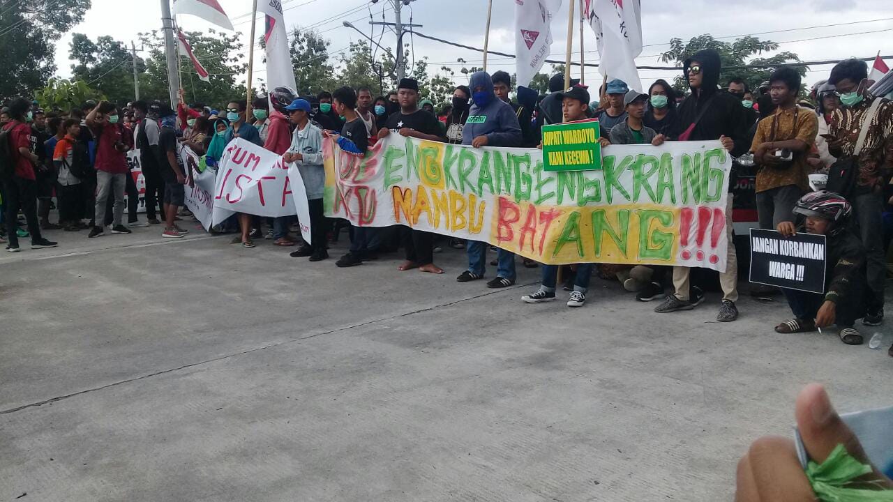 Bau Masih Menyengat, Warga Sukoharjo Kembali Demo PT RUM