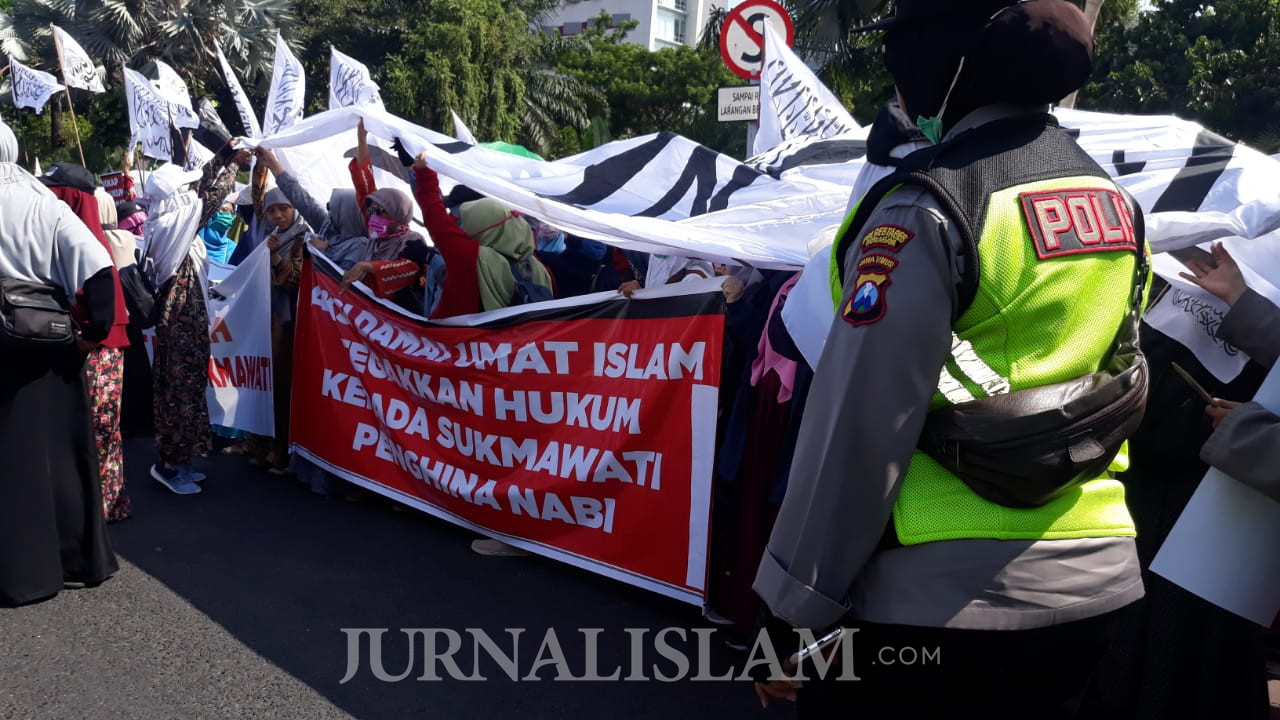 Giliran Aliansi Umat Islam Jawa Timur Tuntut Sukmawati Diproses Hukum