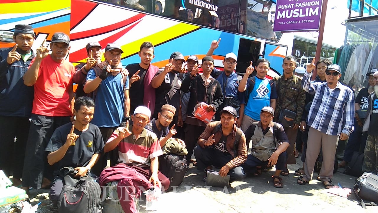 100 Bus Angkut Peserta Reuni 212 dari Solo ke Jakarta