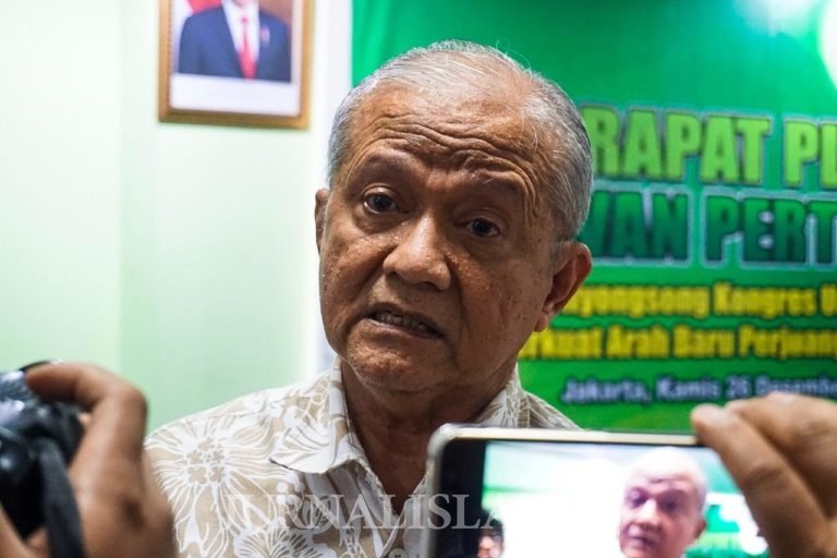 Tak Hanya Masjid, MUI ke Pemerintah: Tindak Kerumunan di Pasar dan Mall