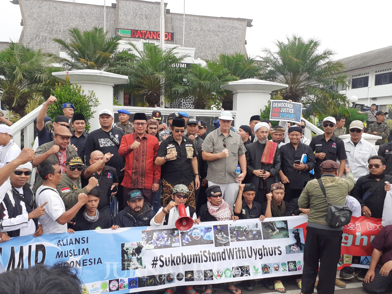 Bela Uighur, Ribuan Warga Sukabumi Gelar Aksi di Depan Kantor Wali Kota