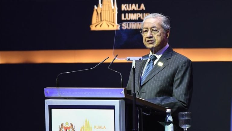 Mahathir Mohammad Usulkan Negara Muslim Gunakan Emas sebagai Mata Uang