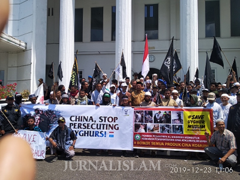 Warga Bima Gelar Aksi Solidaritas Bela Muslim Uighur