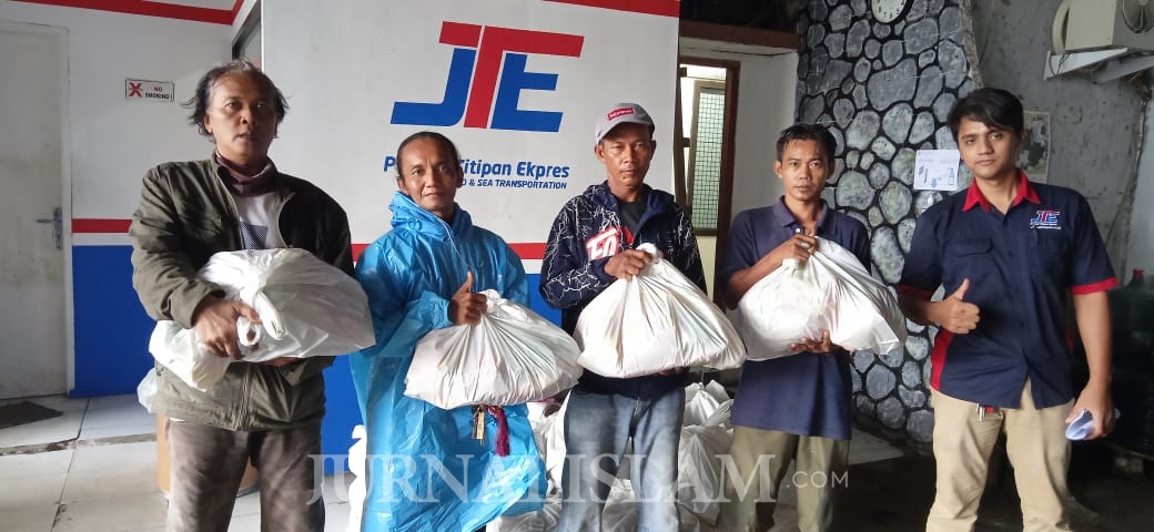 Bahu Membahu Bantu Pekerja Harian Terdampak Corona