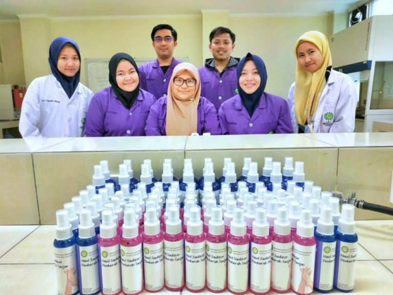 FST UIN Bandung Produksi Hand Sanitizer Gratis untuk Masjid