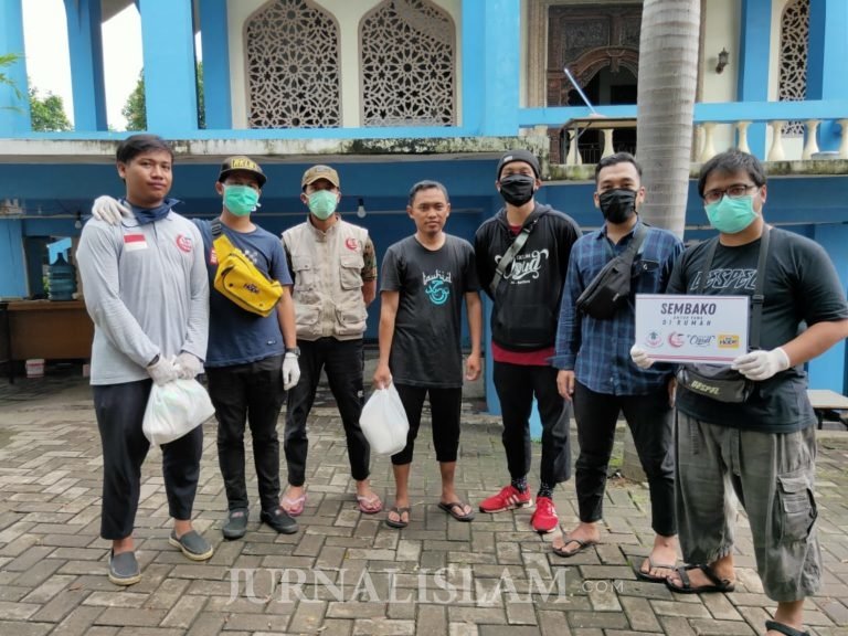 Komunitas Muslim Serang Salurkan Sembako untuk Warga Terdampak Covid-19