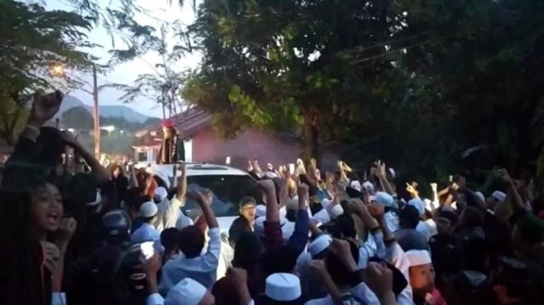 Ribuan Orang Sambut Kebebasan Habib Bahar