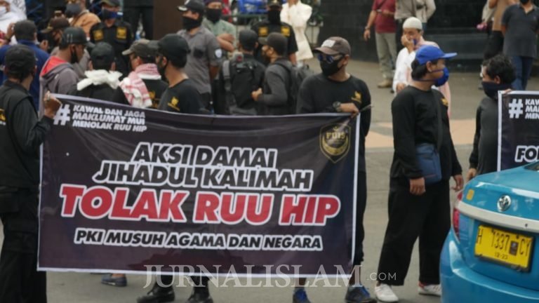 Massa Forum Umat Islam Semarang Desak RUU HIP Dicabut