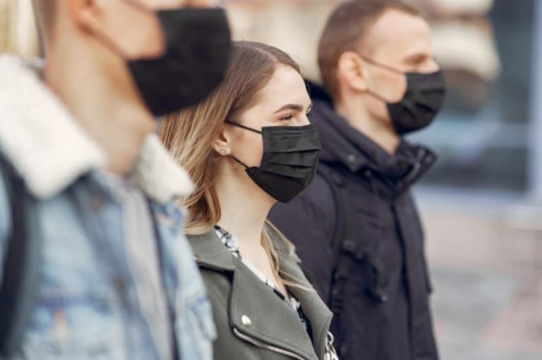 Inggris Wajibkan Warga Gunakan Masker, Atau Denda Rp 1,7 Juta