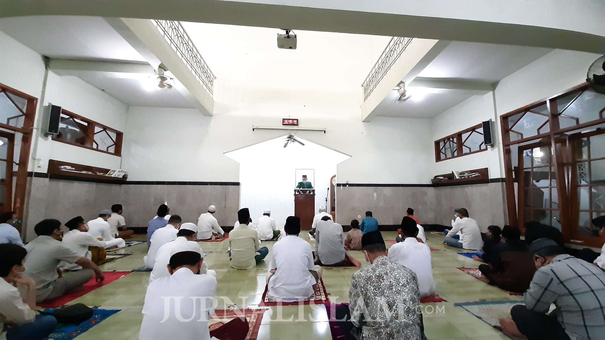 Khutbah Id Masjid Kottabarat: Maksimalkan Ikhtiar Hadapi Covid-19