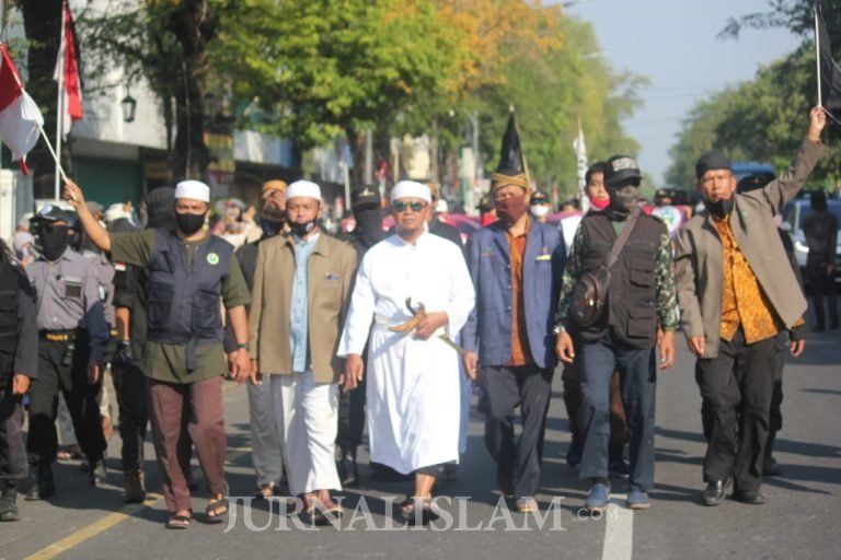 Berpakaian Diponegoro Saat Pawai Muharram , Cak Rowi Ingatkan Peran Jihad