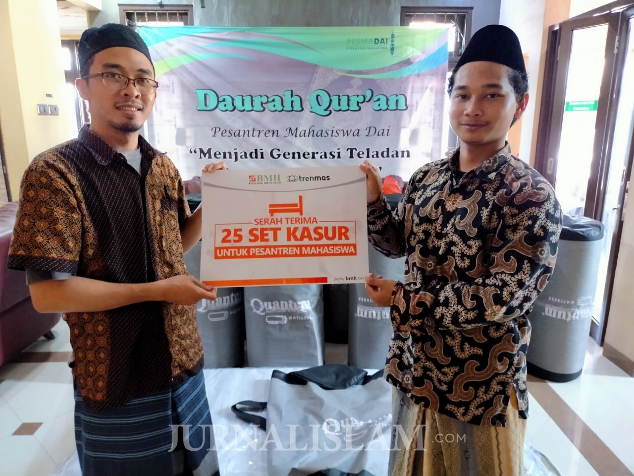Santri Pesmadai Mendapatkan Bantuan Kasur