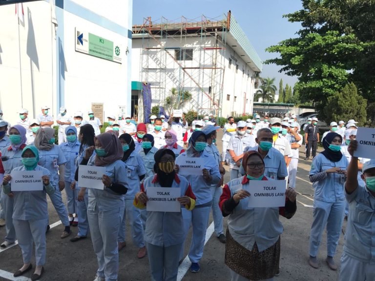Dinilai Tak Layak Digugat ke MK, Buruh Akan Terus Demo  UU Ciptaker