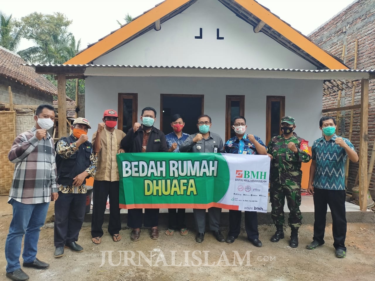 Laznas BMH Bedah Rumah Keluarga Dhuafa di Malang
