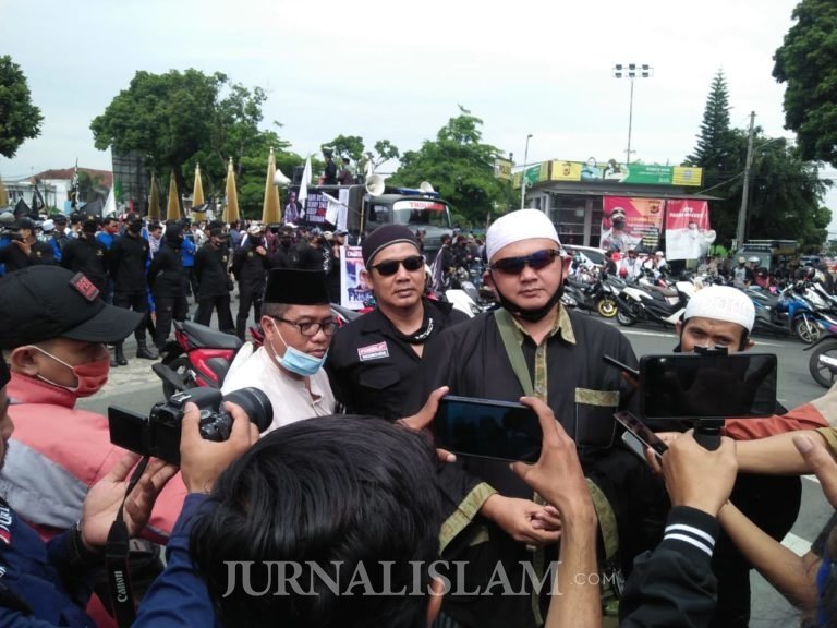 Tokoh Tasikmalaya Tantang Polisi Usut Dalang Kampanye Bubarkan MUI