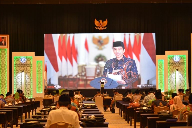 Resmikan Gerakan Nasional Wakaf Uang, Jokowi: Potensi Wakaf Rp2000 Triliun