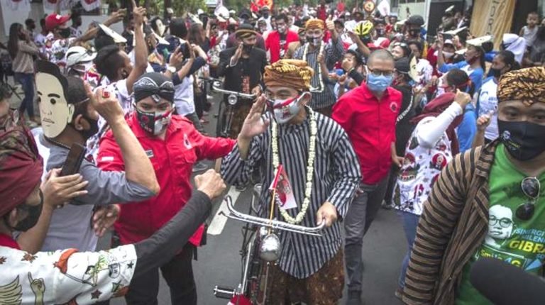 Bela Gibran, Polisi Minta Jangan Samakan Kerumunan Pilkada dengan Maulid