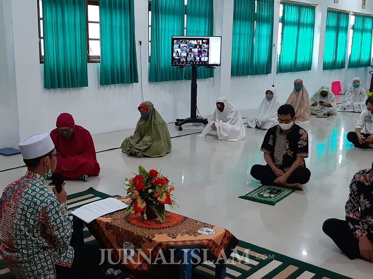 Siswa SMP Muhammadiyah PK Ikuti Doa Bersama Online  dan Galang Dana Peduli Merapi   