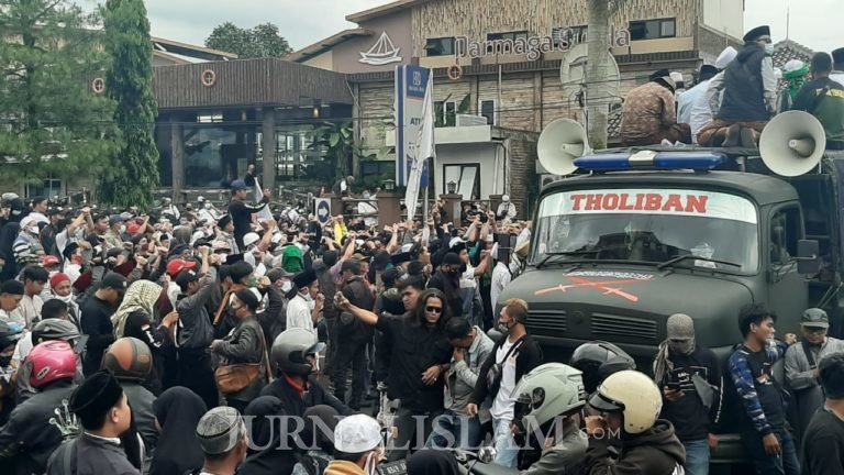 [FOTO] #TasikUsik Aksi Solidaritas untuk Kemanusiaan Muslim Tasikmalaya