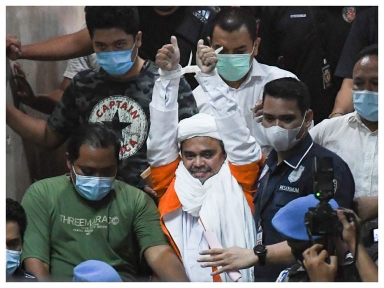 Pengamat: Miris, HRS Ditetapkan Tersangka Bahkan Tanpa Pemeriksaan