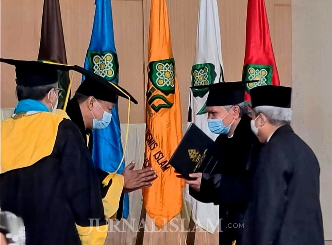 Ketua MUI Bidang Fatwa Maudhuiyah, KH. Afifuddin Muhajir, Terima Doktor Honoris Causa dari UIN Semarang