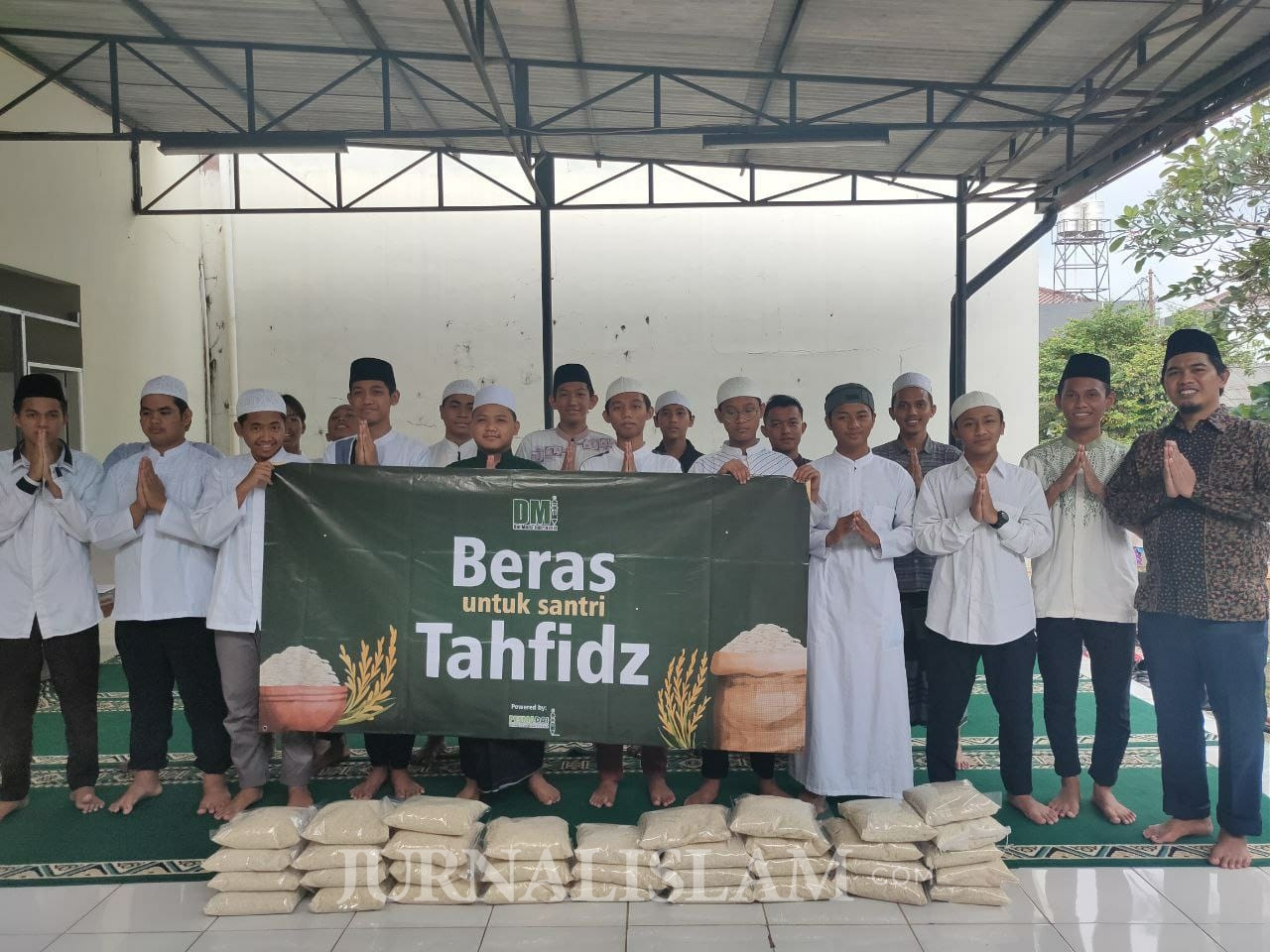 Yayasan Pesmadai Salurkan Bantuan untuk Penghafal Qur’an di Lampung