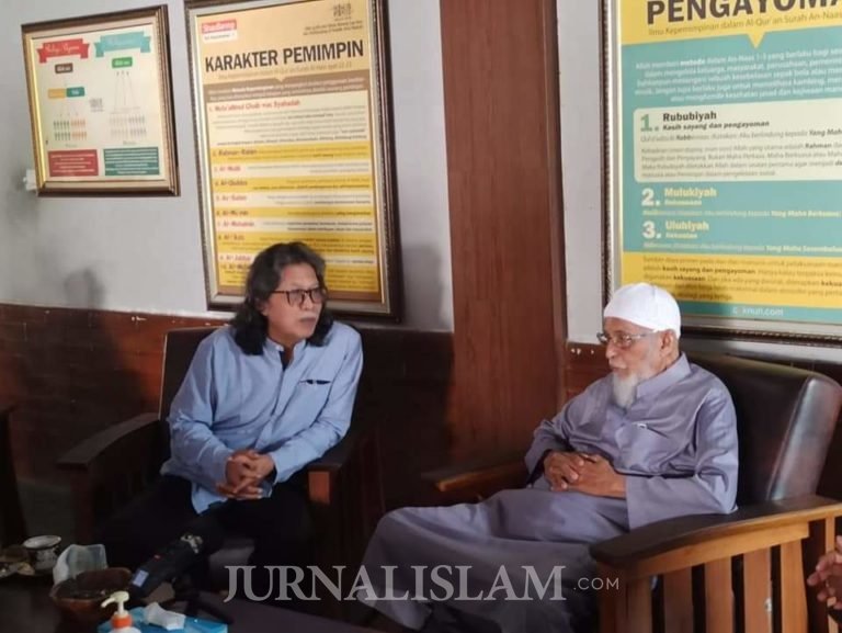 Bersilaturahim, Ustaz Abu Bakar Ba’asyir  dan Cak Nun Doakan Kondisi Bangsa