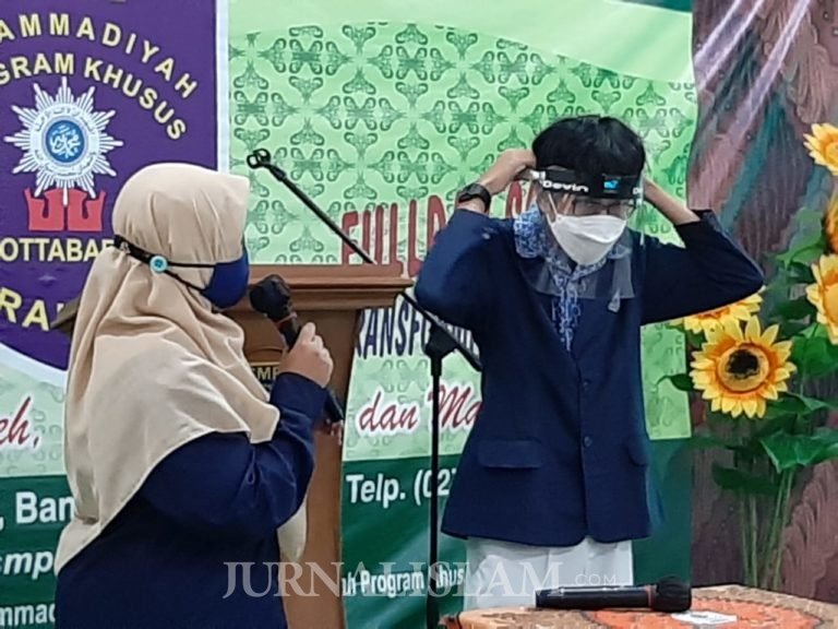 Siswa SMP Muhammadiyah Kottabarat Kembangkan Inovasi Smart Face Shield