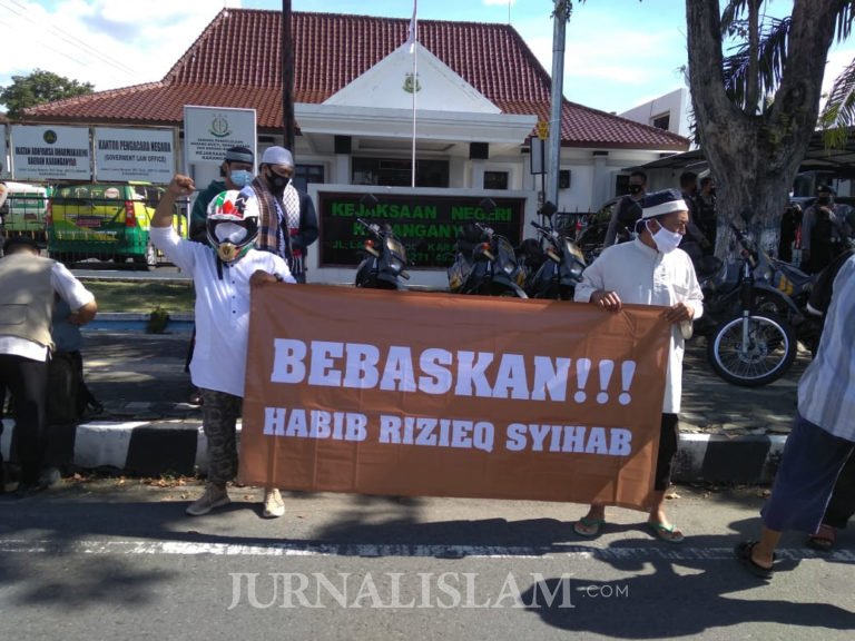 PA 212 Karanganyar: Bebaskan HRS, Usut Pembunuhan Laskar FPI!