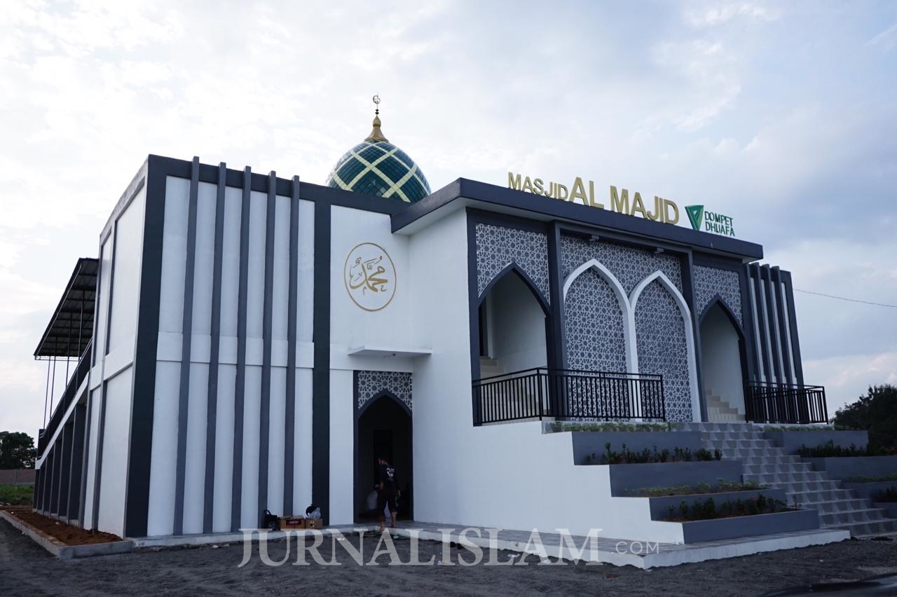 Membangun Peradaban Wakaf di Lampung,   Melalui Masjid Al Majid