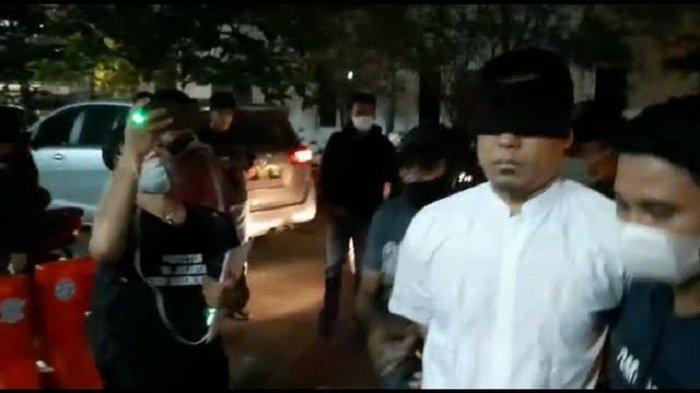 Munarman Ditangkap, Amnesty: Polisi Pertontonkan Tak Hargai HAM