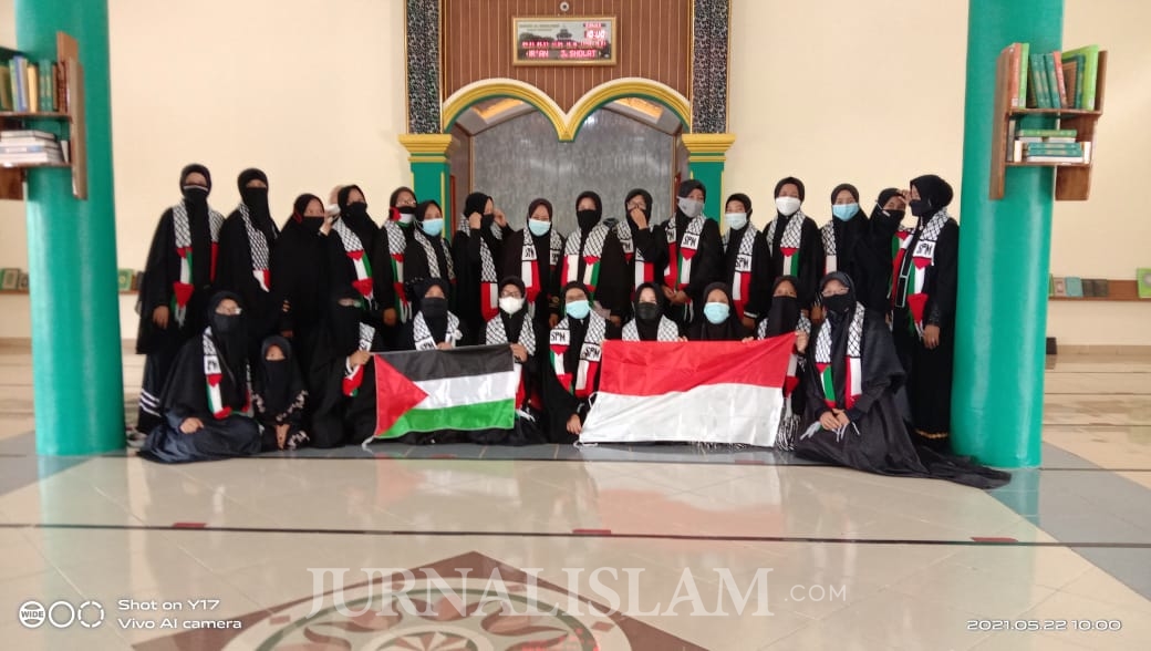 Seratus Juta Rupiah Patungan Jamaah Masjid Muhajirin Banten untuk Palestina