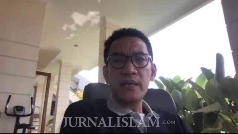 Refly: Ucapan Megawati Selamat HUT Partai Komunis Serupa dengan Bipang Jokowi Saat Lebaran