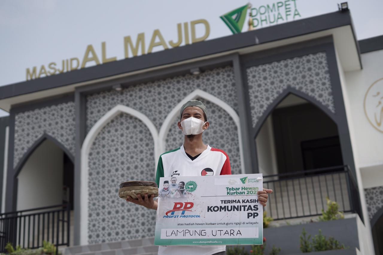 Kejutan Donatur Untuk Guru Ngaji Sambut Idul Adha Pertama di Masjid Al Majid dan PBM Cahaya Negeri