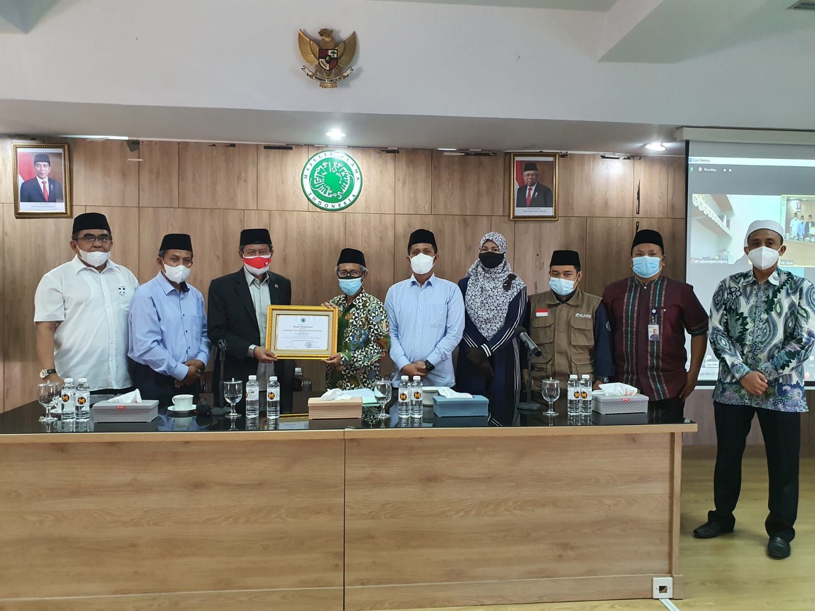 Jamaah Masjid Al Azhar Salurkan Donasi untuk RS Indonesia Palestina ke MUI