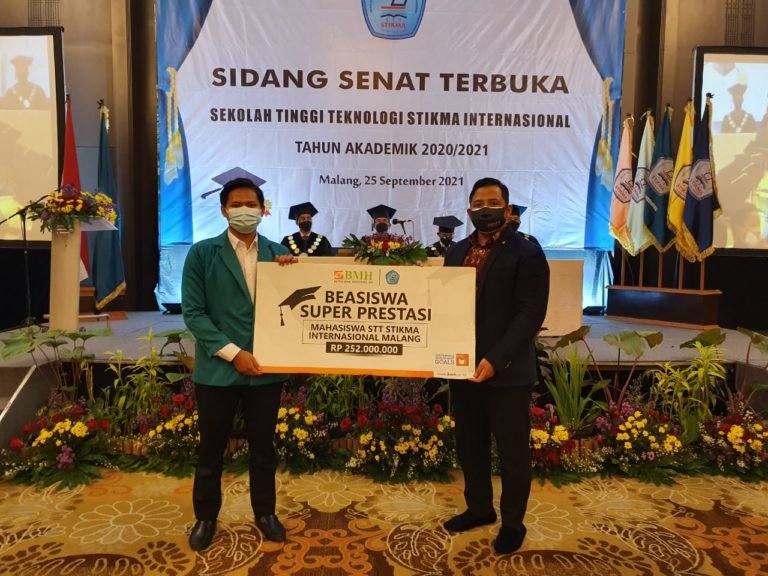 Cetak Sarjana Unggul, STIKMA Malang Gelar Wisuda