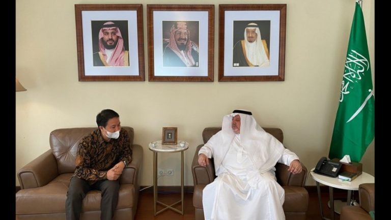 Dirjen PHU Bertemu Dubes Saudi Bahas Persiapan Umrah
