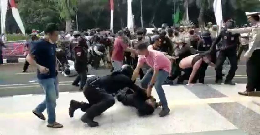 Komnas HAM Desak Aksi Smackdown Polisi terhadap Mahasiswa Diusut