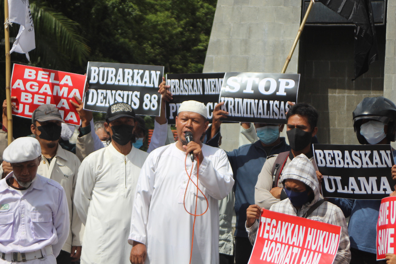 Masyarakat Cinta NKRI Solo Tuntut Ulama yang Ditangkap Densus Dibebaskan