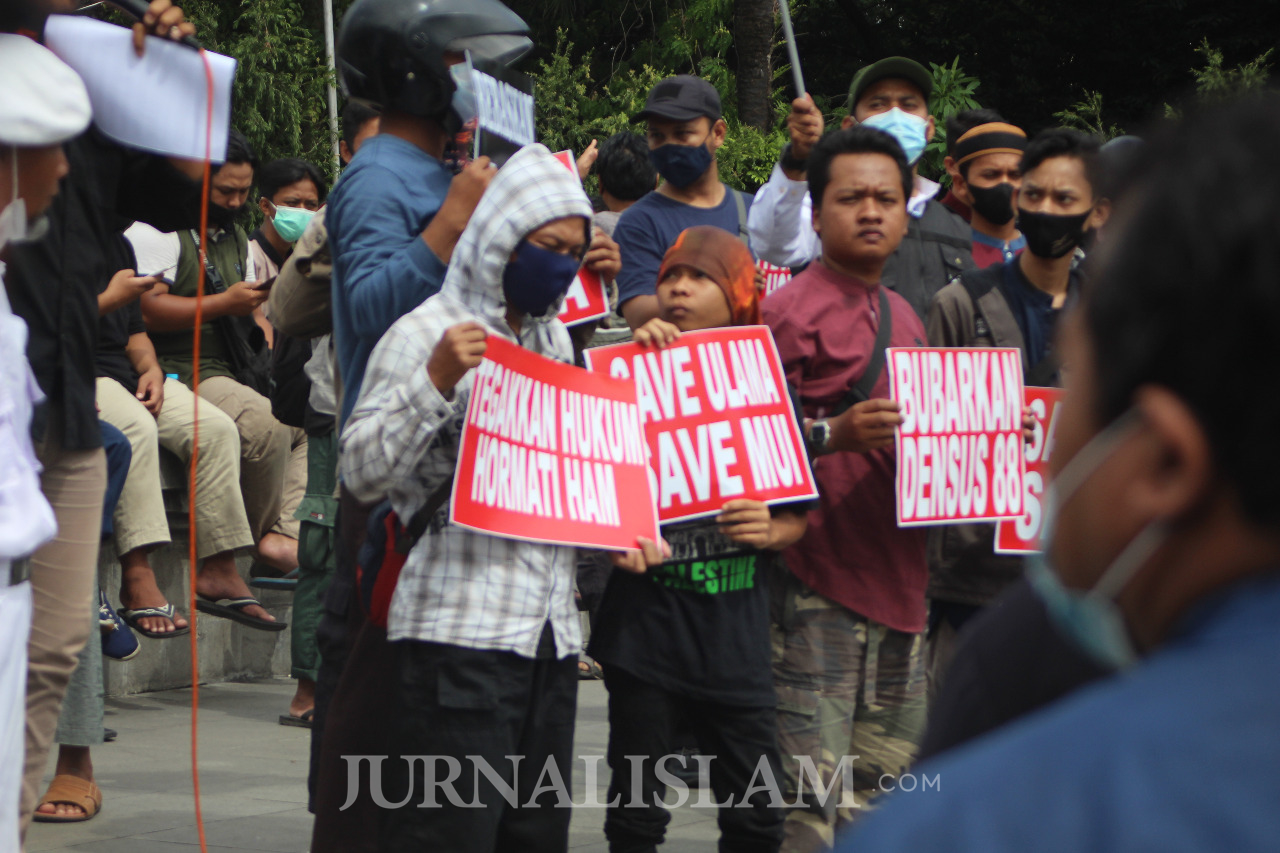 Warga Solo Gelar Aksi Protes Densus: Serang Islam Pakai Alasan Terorisme!