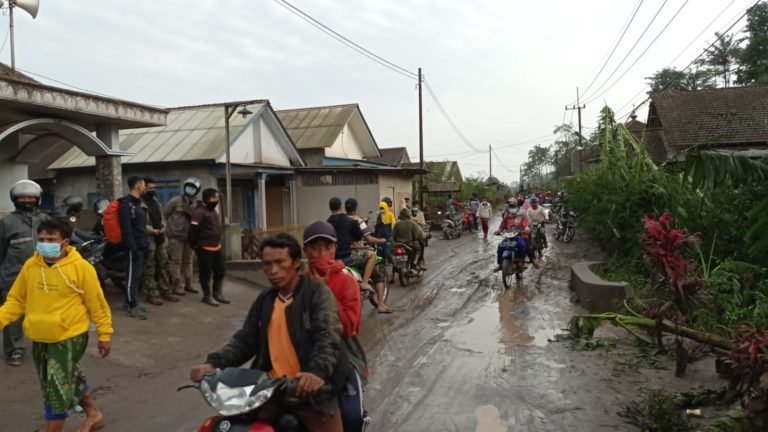 MUI Serukan Masyarakat Galang Dana Bantu Korban Erupsi Semeru