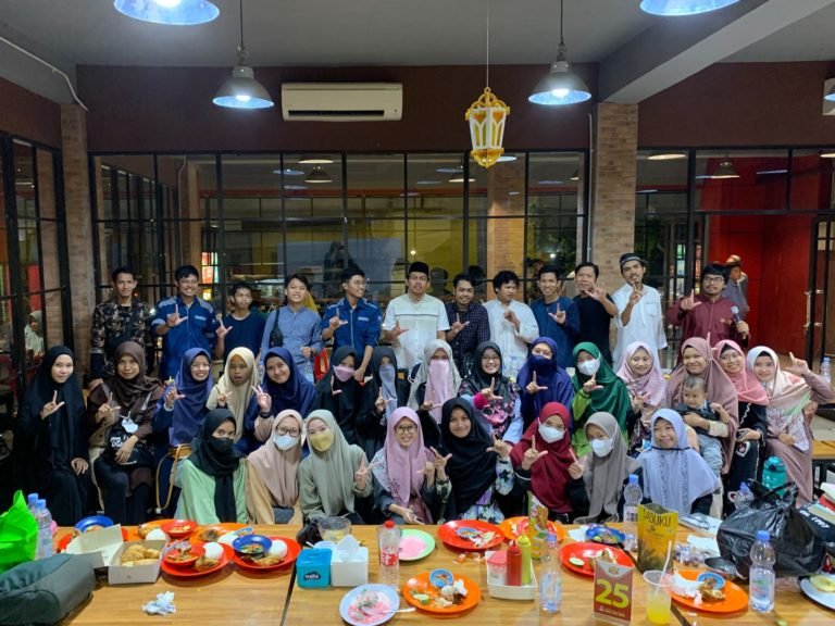 Gelar Bukber, FLP Sulsel Hadirkan Syekhah Palestina