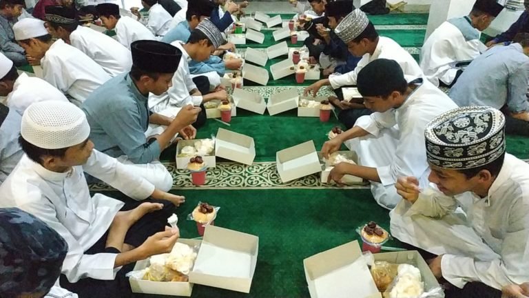 Laznas BMH Ajak Ribuan Santri dan Dhuafa Buka Puasa Serentak