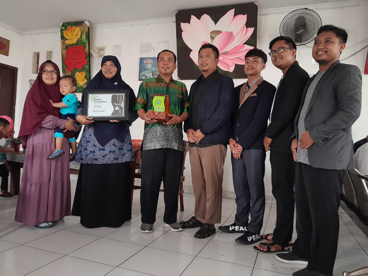 OSIS SMA IT Nur Hidayah Salurkan Donasi Pendidikan Melalui JSIT Bali