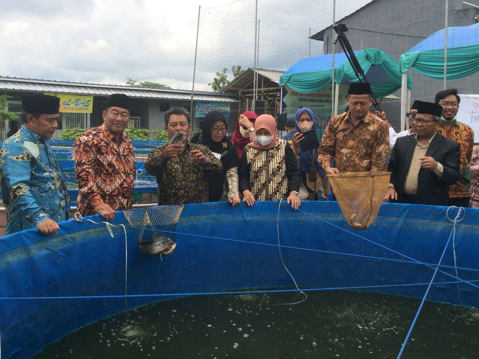 Hasil Budidaya Ikan Air Tawar Inkubasi Wakaf Kemenag di Ciamis Melonjak Dua Kali Lipat