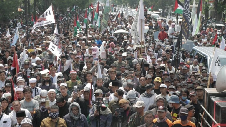 Ribuan Umat Islam Gelar Aksi Bela Palestina di Solo Kutuk Zionis Israel