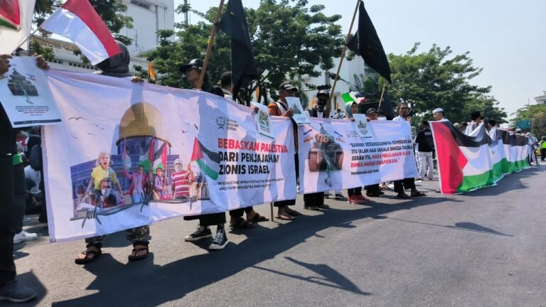 Aksi ASWAJA Surabaya, Ribuan Umat Muslim Mengecam Penjajahan Israel di Palestina